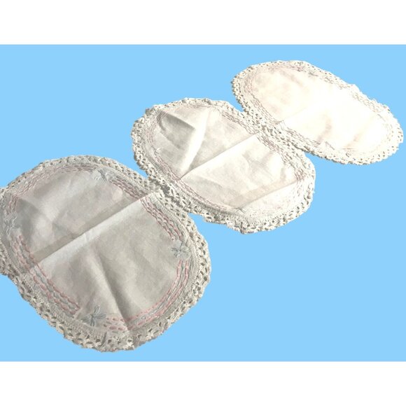 Vintage Hand Embroidered Lace Doilies 2 Round 3 Oval Pink Blue Knitted Edge - Picture 3 of 15